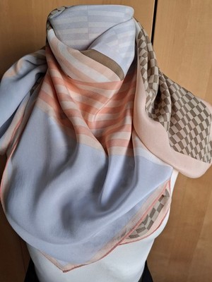 Codello Tuch 83 x 84 cm  Seide Halstuch Hand gerollte Kanten Seidentuch Silk