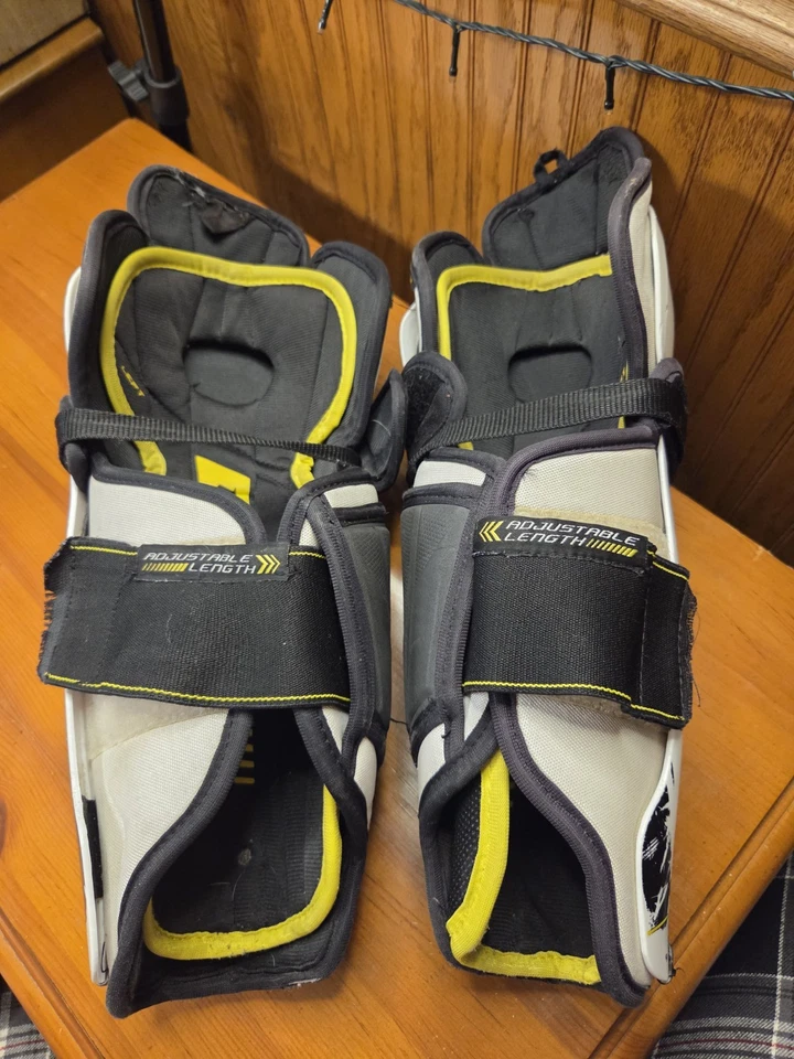 Rodilleras y espinilleras para hockey sobre hielo talla grande usadas Foto 2 de 4