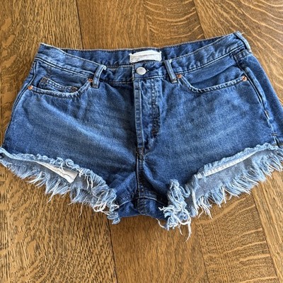 Free People We The Free Sz 28 Button Fly Cut Off Short Raw Hem Medium Wash Denim