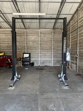 New TP9KAC-TUX 9,000 lbs. 2-Post Auto Lift - Clearfloor Model Asymmetric Arms