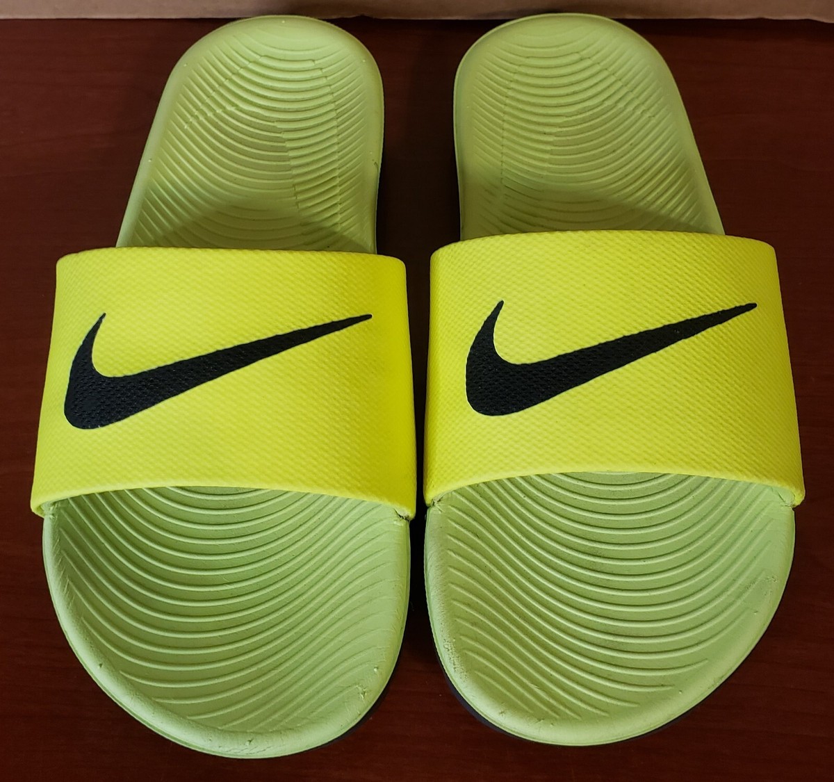 nike kawa slide volt