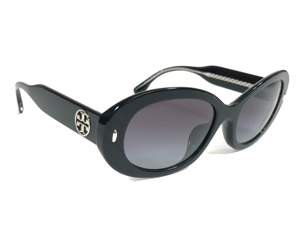 Gafas de sol Tory Burch TY7214U 1709/8G monturas ovaladas negras con lentes degradadas grises Foto 3 de 4