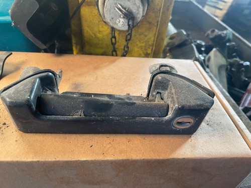 VW T4 TRANSPORTER 1990 - 2003 PASSENGER LEFT SLIDING DOOR EXT HANDLE 701843703C