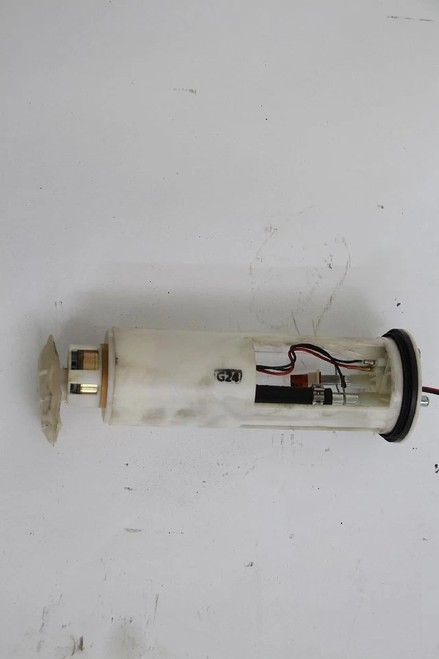 Bomba gasolina Volvo V70 I 9480152 enchufe dañado 2.4 103 KW 140 CV 03-2000 Foto 3 de 3