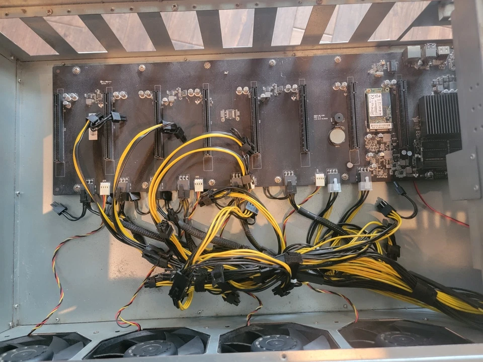 Estuche de plataforma de minería para 8 GPU con placa base Intel CPU 8 GB RAM 64 GB SSD 4 x ventiladores Foto 3 de 4