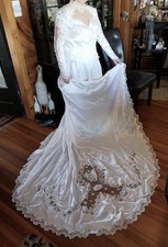 Vintage Wedding Gown  Size 8/10 Extensive Lace / Fancy Beadwork / 5' Long Train
