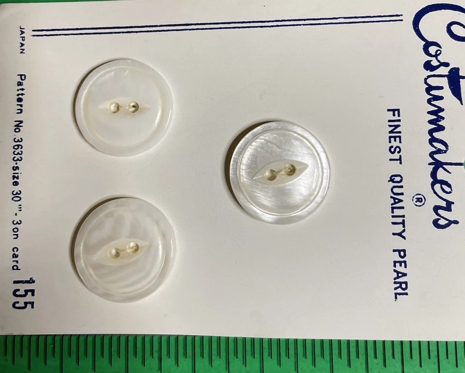 (3) VINTAGE 3/4" COSTUMAKERS WHITE PEARL SHELL 2-HOLE BUTTONS NOS CARD-O4 - Image 2 of 3