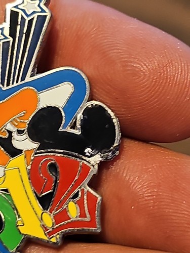 Official Disney Pin - WDW - Mystery Collection - 2012 Dated - Goofy - Picture 2 of 4