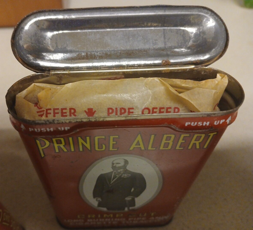2 Vintage Prince Albert Tabakdosen - leer - 1 hat Wachspapier mit Pfeifenangebot - Bild 10 von 11