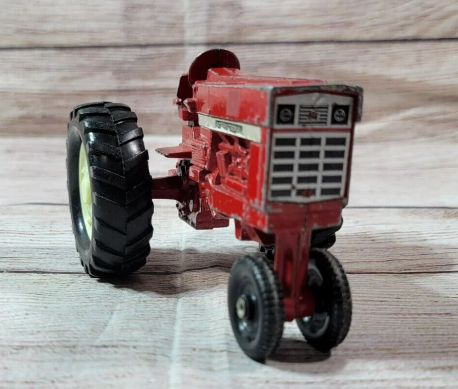 Vintage Ertl Dyersville Iowa Oliver  Tractor Die Cast 1/16 Red - Image 2 of 4