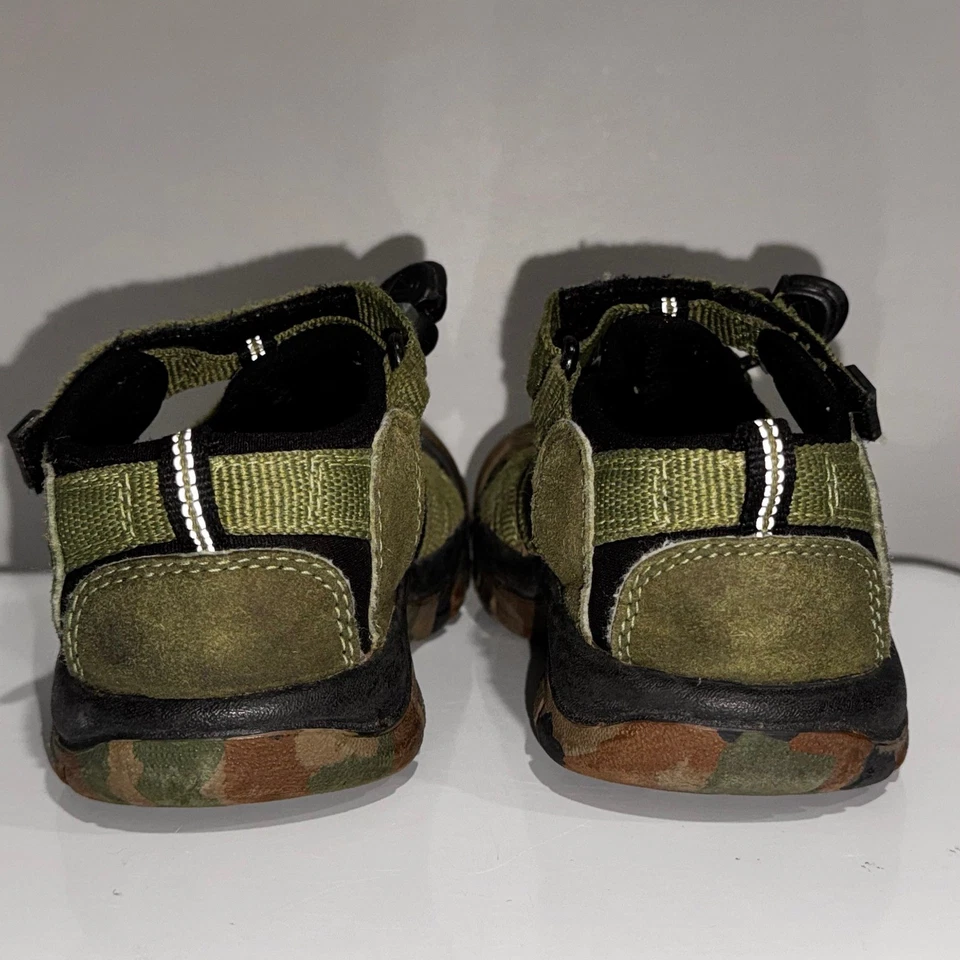 Sandálias camufladas verde oliva impermeável KEEN Kids Newport H2 sapatos de caminhada aquática 11 - Imagem 4 de 4
