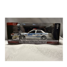 Greenlight Hot Pursuit Ford Crown Victoria 1:24 Diecast White Blue NYPD