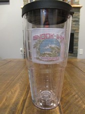 Snook Inn/Marco Island FL/ 24 OZ. Vaso Tervis doble aislante con tapa