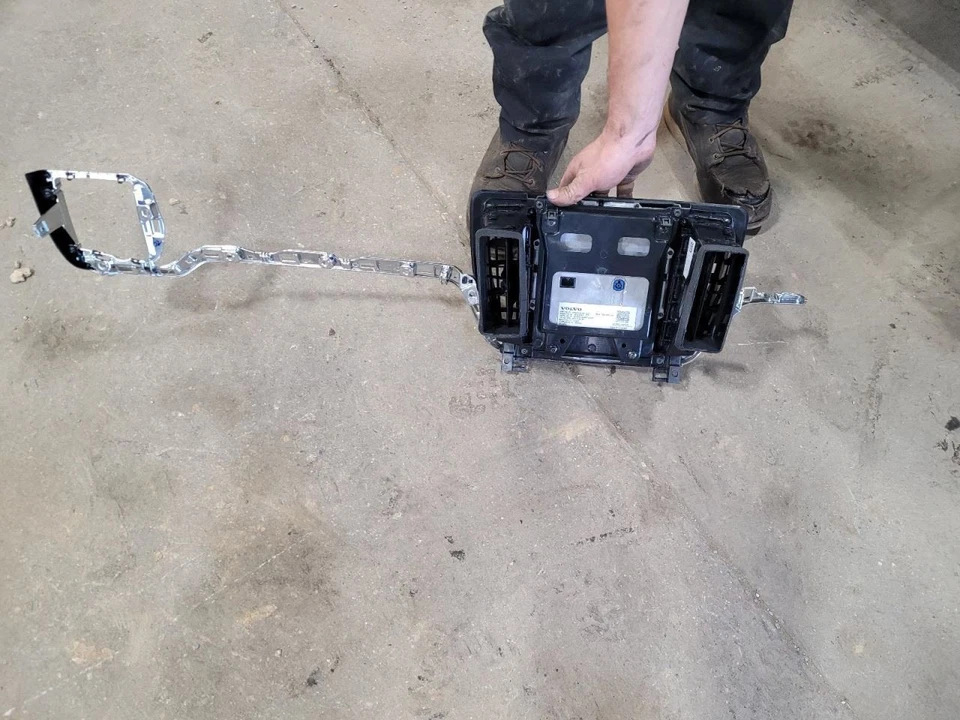 Info-GPS-TV Screen 9" Display Center Dash Mounted Fits 19-20 VOLVO S60 2007049 - Imagem 3 de 4