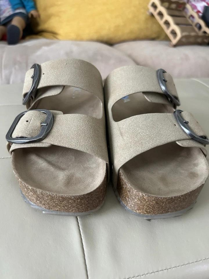 MIA Qianna Double-Buckle Platform Sandals in Sand ~ Size 6.5 Foto 3 de 4