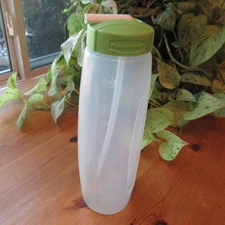 Rubbermaid Sip 32 Oz Drink Water Bottle Straw Plastic Green 7F86 Sippin