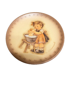M J Hummel Mini Plate #1295 Doll Bath W/ Box (1993 Plate Reproduction)