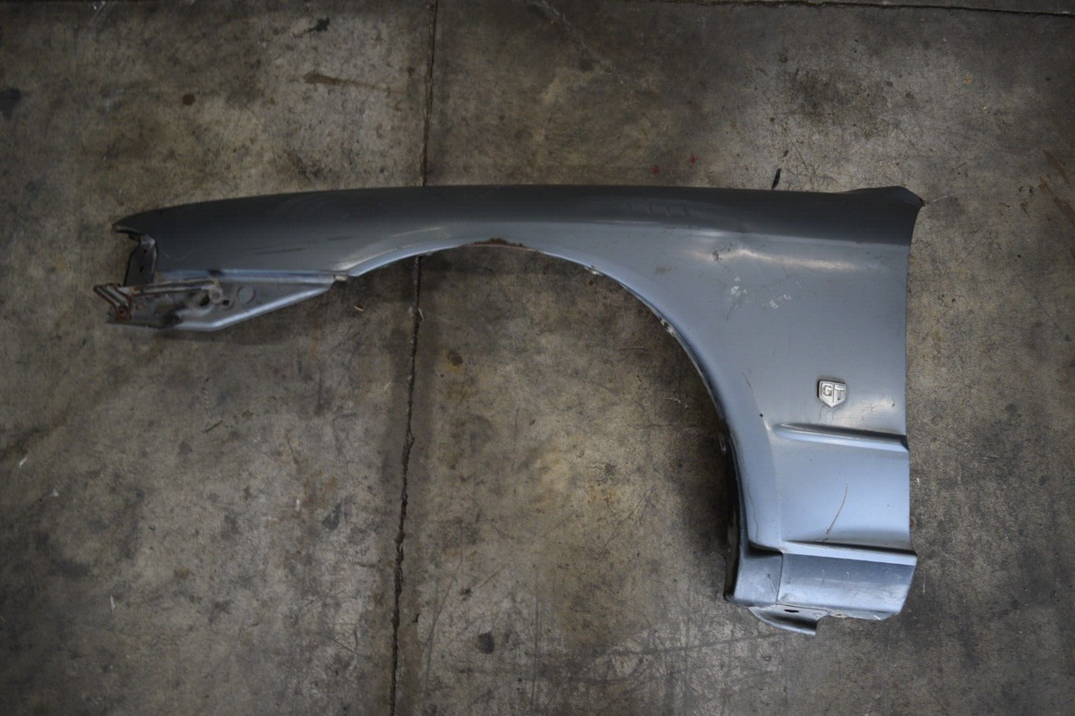 R32　GTR　フェンダー Nissan Skyline R32 GTR OEM Carbon Front Fenders