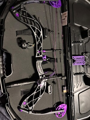  carbon rose compound bow