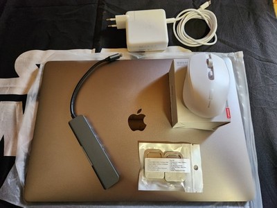 Macbook Pro 15 2018 Touchbar (wie neu) I7, Radeon Pro 4gb