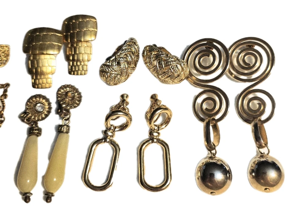 Lote de 7 pares de pendientes vintage clipon y perforados enchapados en oro  Foto 2 de 4