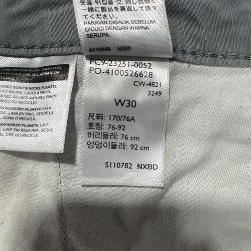 Pantaloncini cargo Levi's Carrie grigio grafite taglia 30 senza acqua due cavalli - Foto 12 di 13