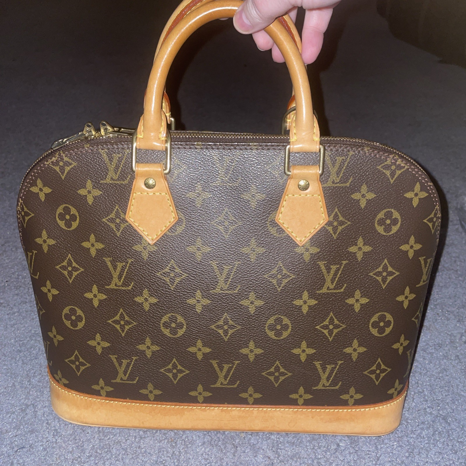 LOUIS VUITTON ALMA HANDBAG MONOGRAM BA1000. Has Rings For Crossbody Strap