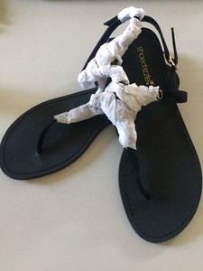 shoedazzle flat sandals