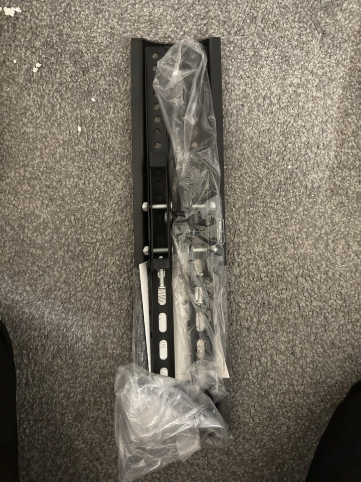 VonHaus 3000473 Tilting Bracket Mount for 26inch - 55inch TV's - Image 3 of 3