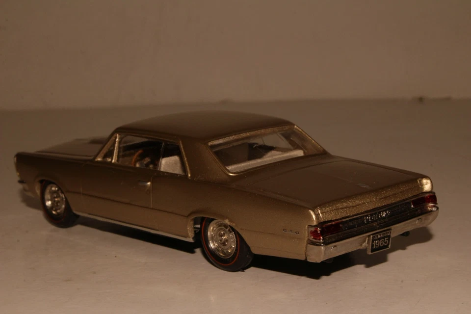 Motor City USA 1965 庞蒂亚克 GTO,金色 1: 43 比例盒装,阅读 — 第 4/4 张图片