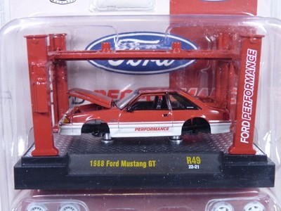 M2 Machines Model-Kit '88 Ford Mustang GT Red & White R49 New 1:64