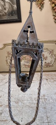 Antike gotische Kirche Prozessionslaterne. Französische katholische Lampe mit Kruzifix 
