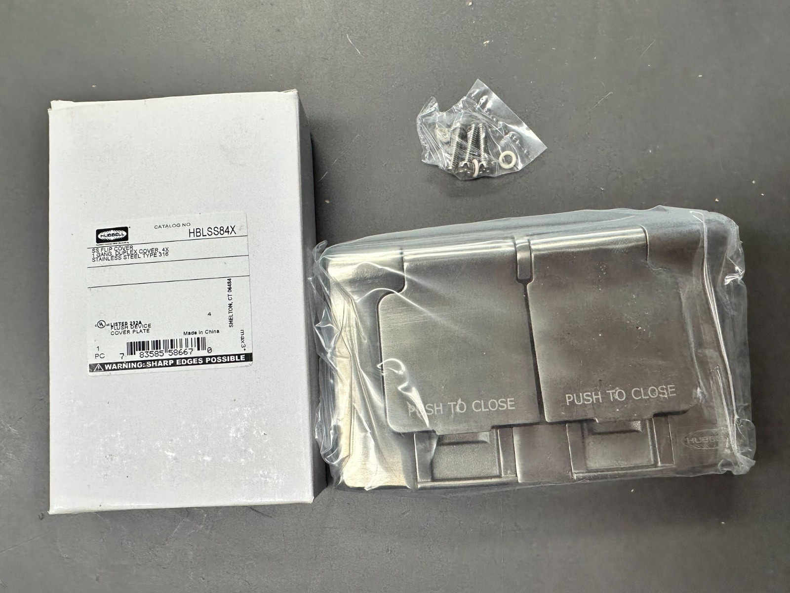 New Hubbell HBLSS84X 2Outlet Opening Stainless Steel Weatherproof Wall Plate NIB