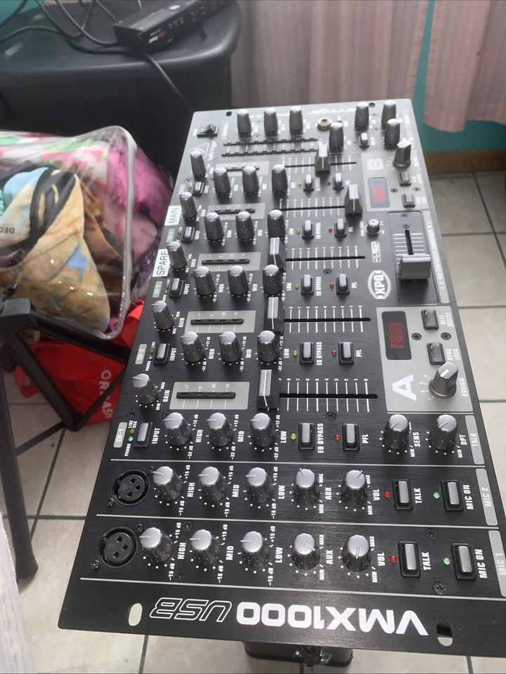 Mezclador DJ Behringer VMX 1000USB Foto 2 de 4