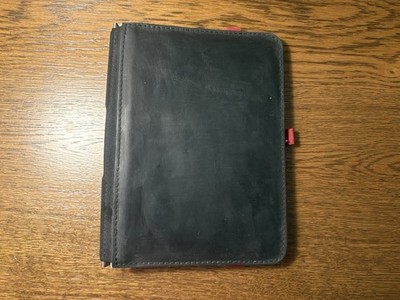Black Leather - Light Gray Felt A5 Roterfaden Taschenbegleiter with Red Band