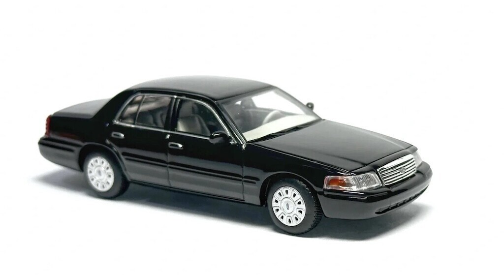 1:64 Black Crown Victoria EN114 Classic Diecast Metal Police Sedan Car Model
