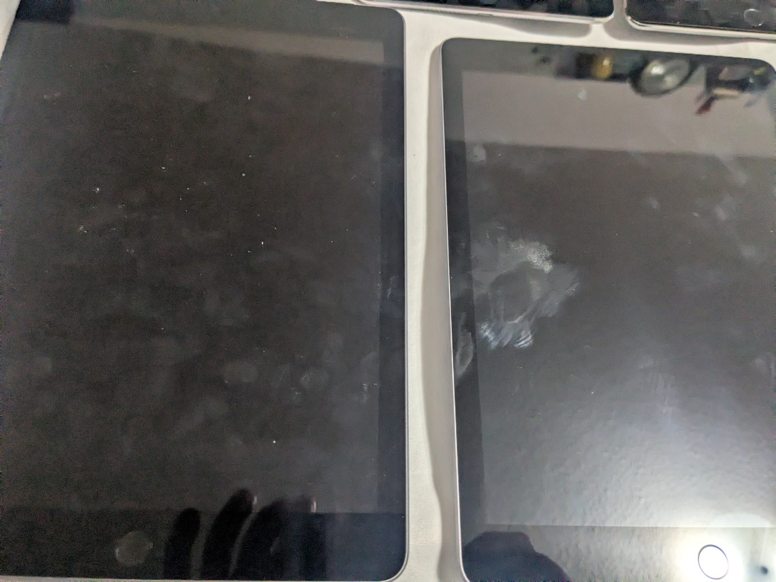 iPads & iPhones Lot (Save it for Parts Edition) 3 minis 2 regulars and 2 phones!