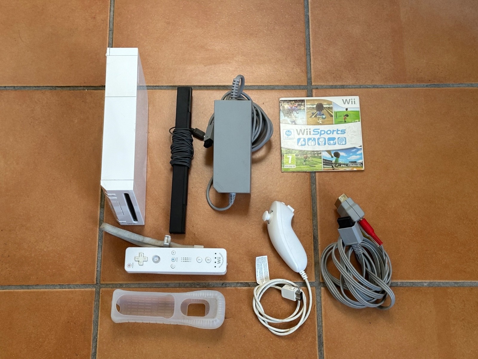 NINTENDO WII BIANCA CONSOLE RVL-001 COMPLETA + GIOCO WII SPORTS TESTATA