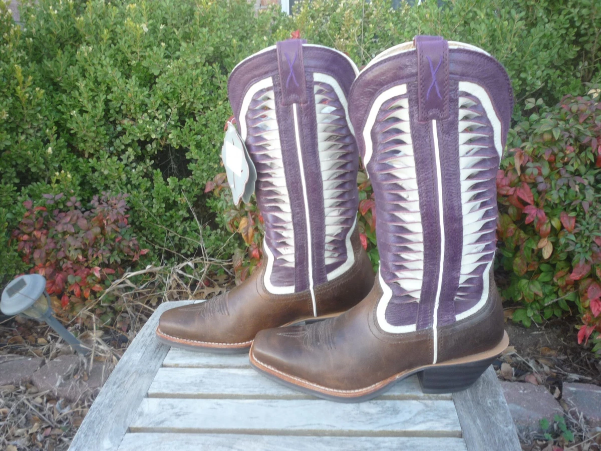 Twisted x ariat top