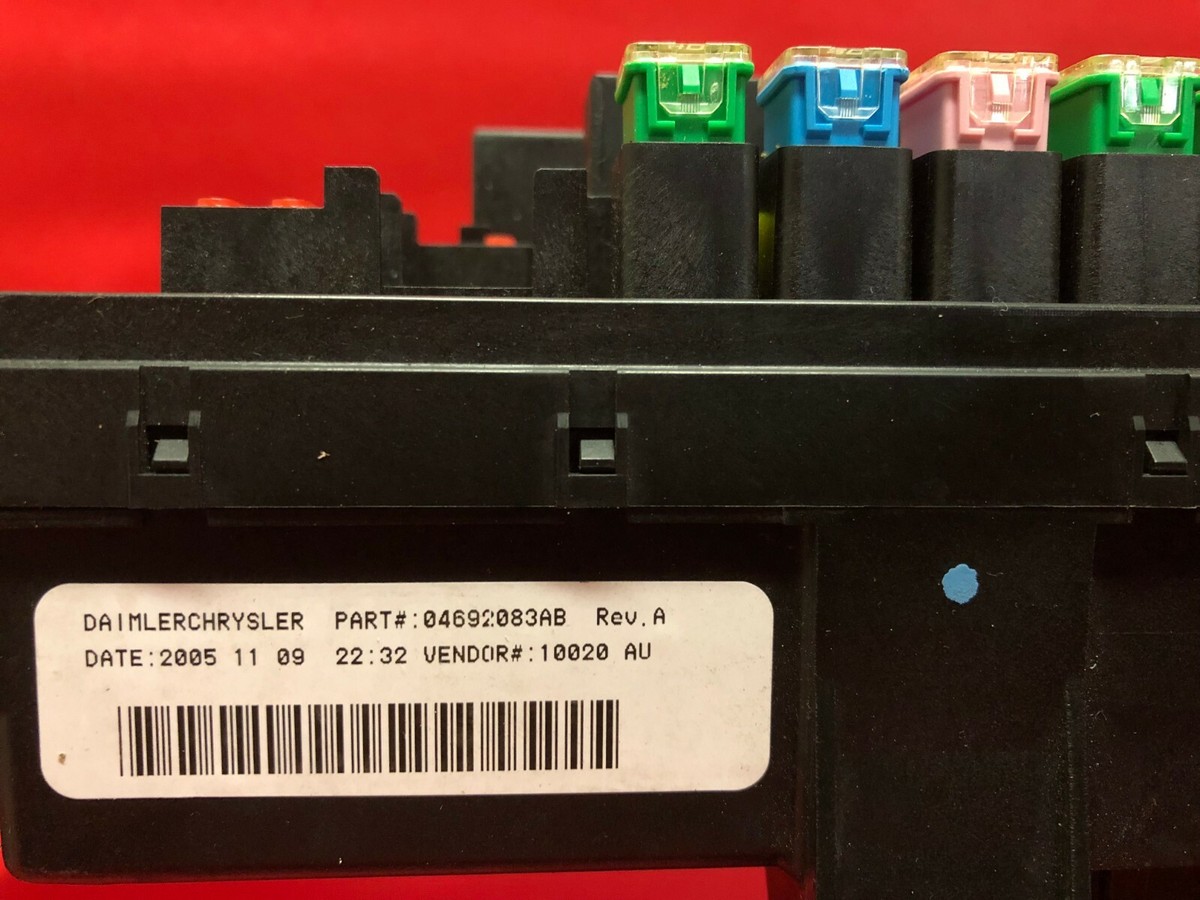 05-07 DODGE DAKOTA TRUCK MAIN FUSE BOX ENGINE BAY MODULE