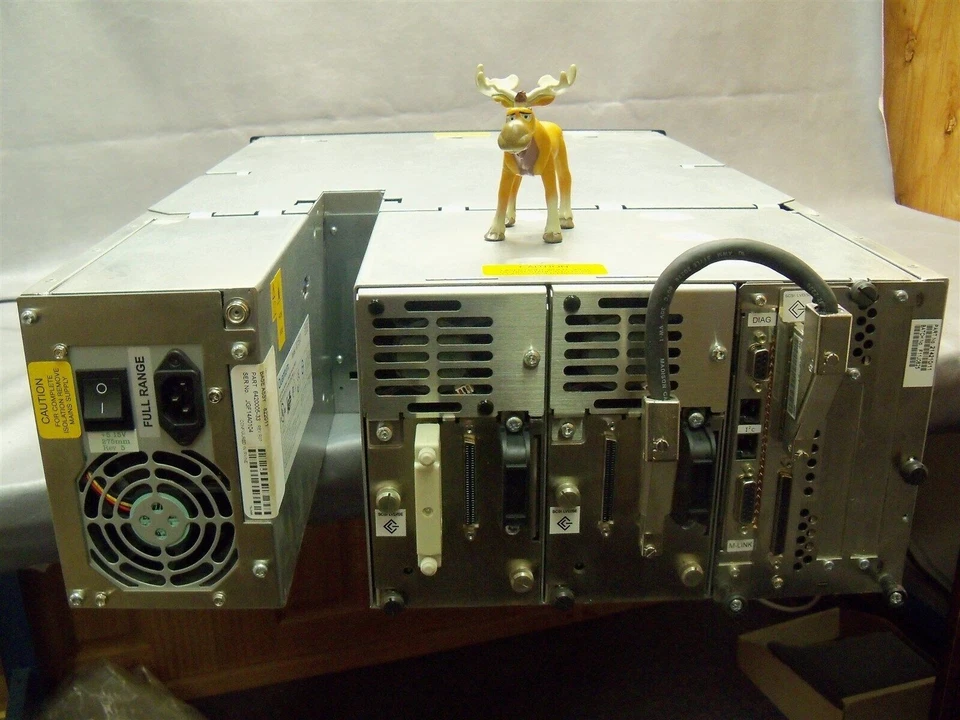 Biblioteca de cintas Quantum ATL M1500 serie M automatización de cintas de clase empresarial Foto 4 de 4