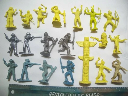 20 RARE MARX WESTERN U.S. CAVALRY & YELLOW INDIANS 1/48 45MM PLASTIC PLAYSET