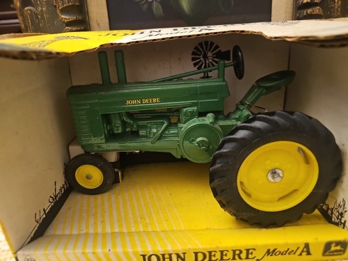 Scale Models John Deere "Model A" 1/16 Beckman High School Edition - Picture 4 of 23