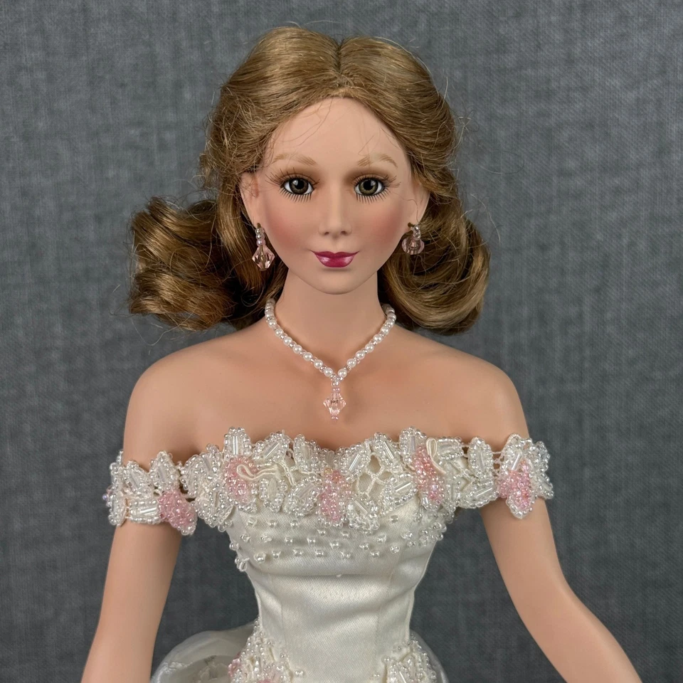 Ashton Drake Muñeca Novia Porcelana Vestido de Boda Cuentas Encaje 20" con Soporte Foto 3 de 4