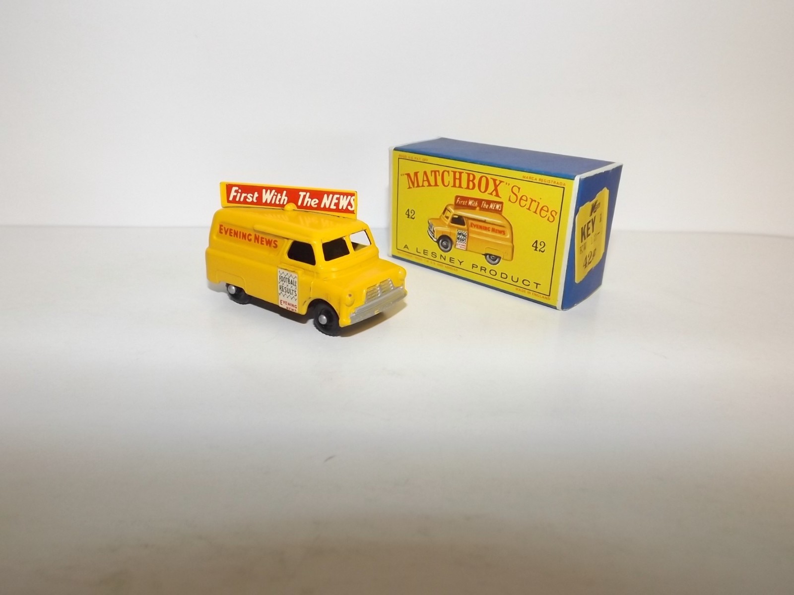 MATCHBOX N°42 BEDFORD PAPERS VAN 1961 Powerhouse Collection - Toy Matchbox No. 42 Bedford 'Evening News' van