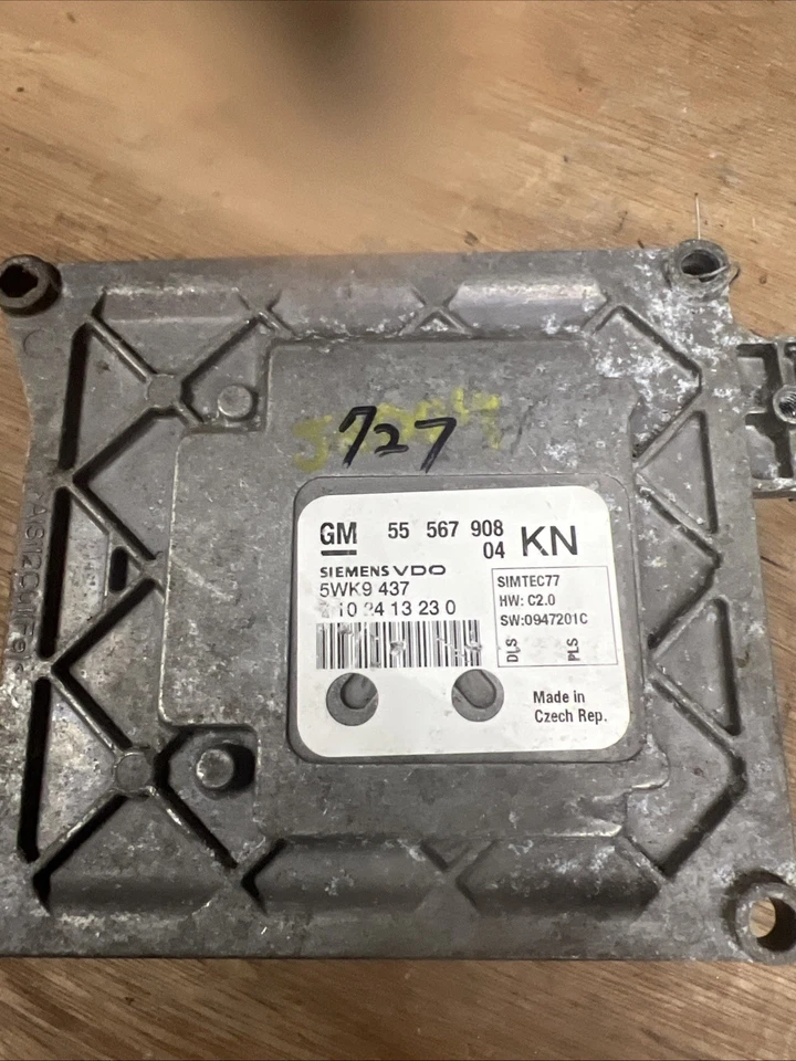 Computadora de control del motor Saturn Astra 2008 ECU 55 567 908 Foto 2 de 3