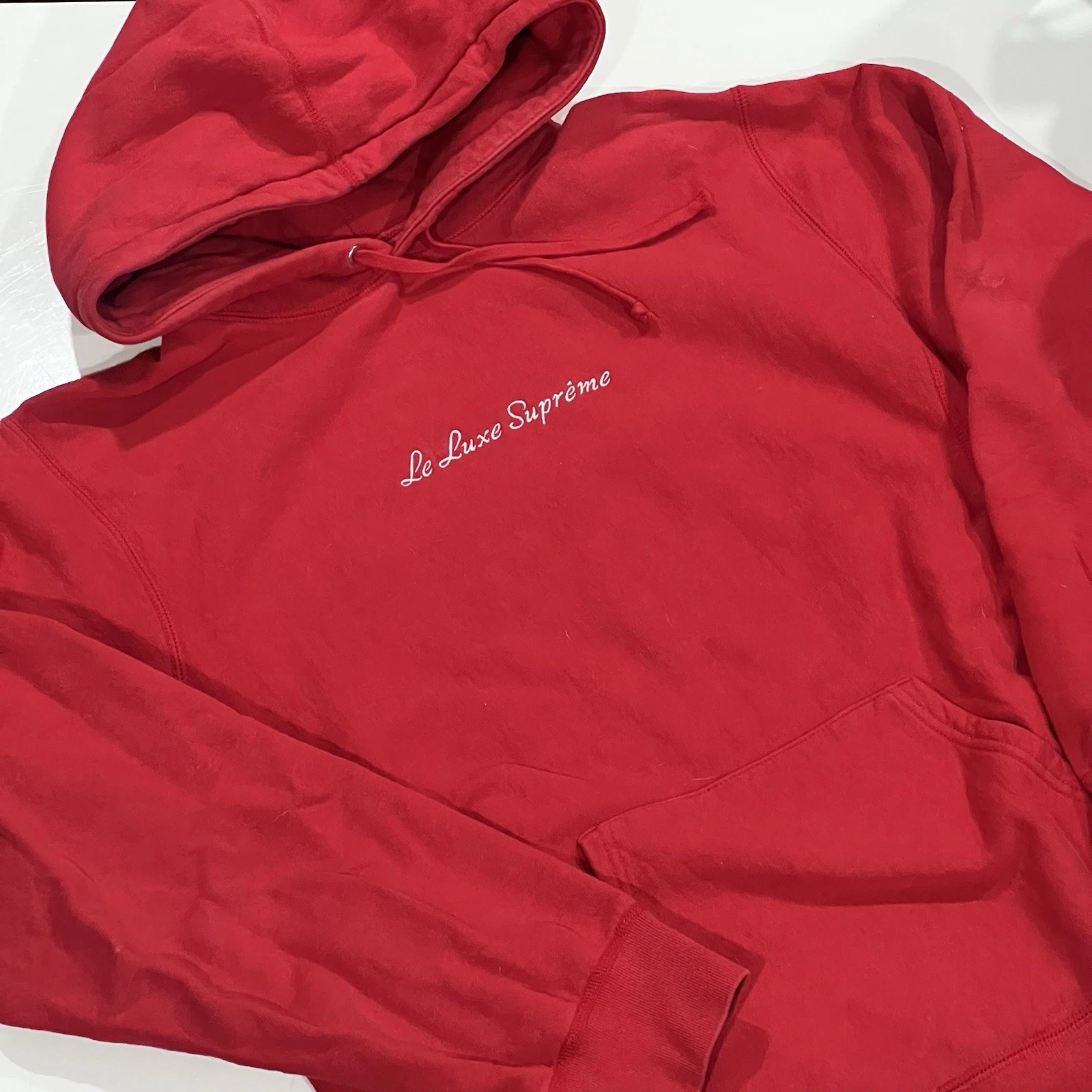 Sweat à capuche rouge Supreme Le Luxe