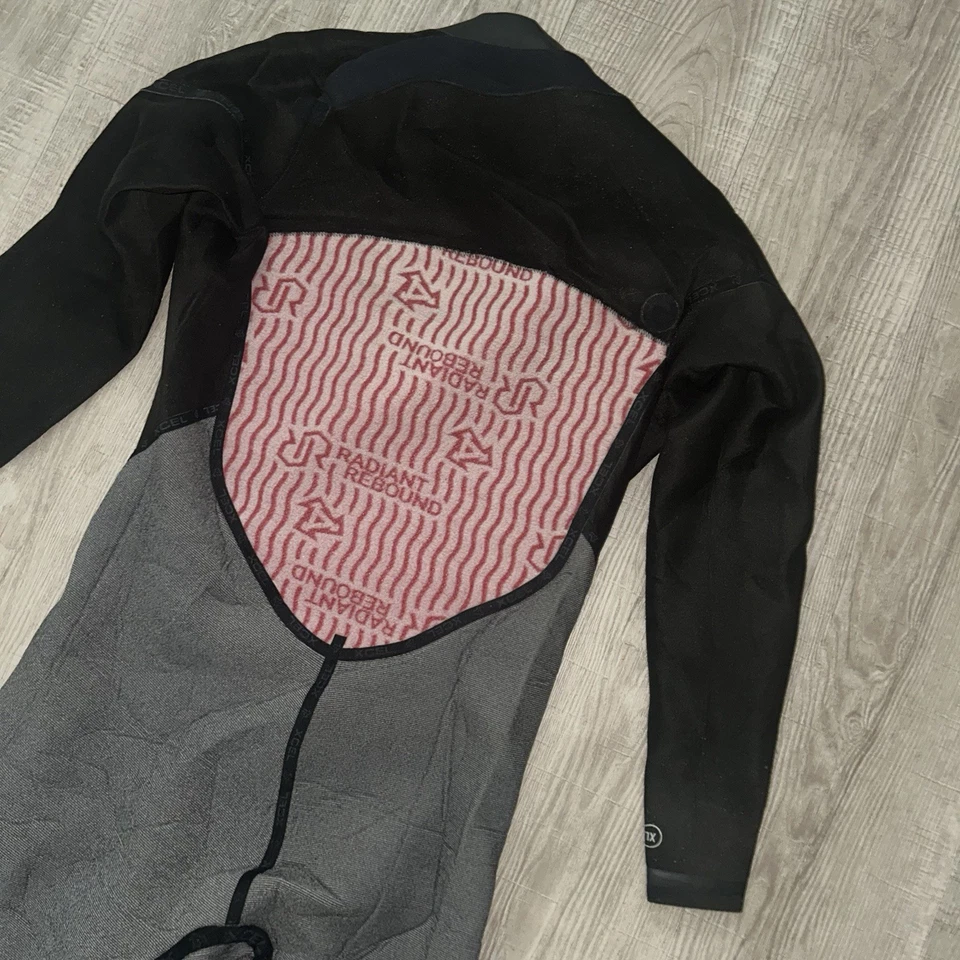 Xcel Radiant Rebound surfing wetsuit XL 3/2 - Image 3 of 4
