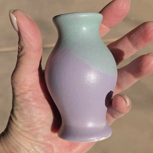 Red Wing Rumrill Art Pottery 4" Mini Vase #324 Novelties Group rare Lilac Finish