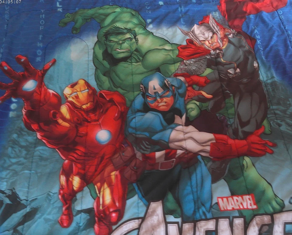 MARVEL AVENGERS TWIN SIZE REVERSIBLE COMFORTER - Image 3 of 4